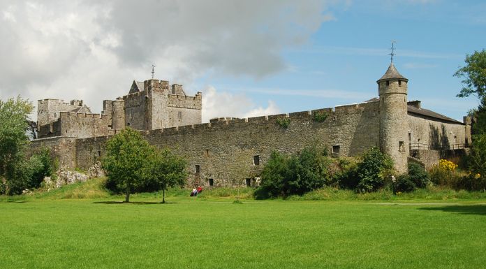 Cahir Castle. Photo from: https://great-castles.com/