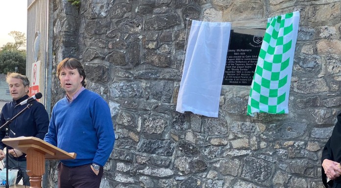 Enda O'Sullivan of the Bloody Sunday Commemorative Committee speaking at the plaque unveiling | Photo (c) Stephen Gleeson/Tipp FM