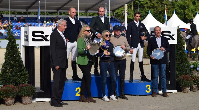 Ireland’s Ger O’Neill stands on top of the podium after being crowned World Champion with The Irish Sport Horse BP Goodfellas. Also pictured centre, Cheryl and Greg Broderick, who bred BP Goodfellas along with Kevin Babington