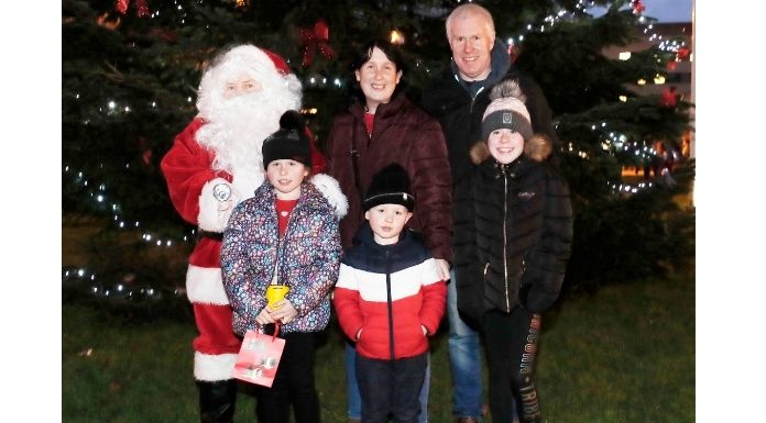 This year the Christmas tree lights at UHL were turned on by Aoife Darcy, 8, from Ballina/Killaloe. Aoife is photographed with Santa and her family; mum Roísín and dad Michael, brother Brendan, 4, and sister Aisling, 10. Photo: Liam Burke/Press 22